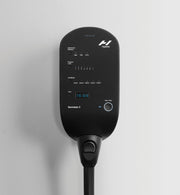 لقطة مقرّبة للواجهة الأمامية لوحدة التحكم في Normatec 3 على خلفية رمادية